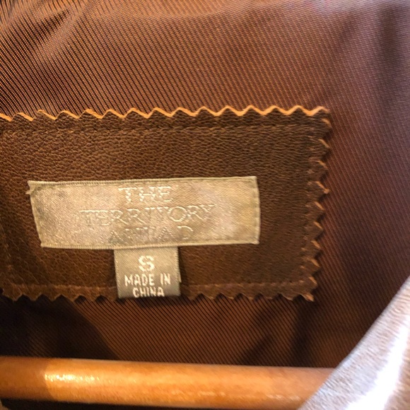 Classic brown leather jacket; size small. - Picture 3 of 4
